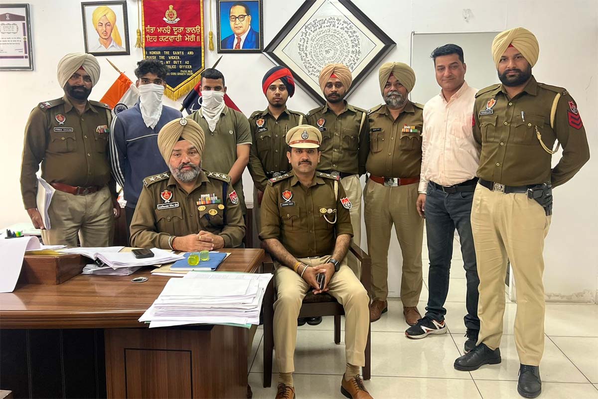 Mohali police arrested two persons who committed robberies